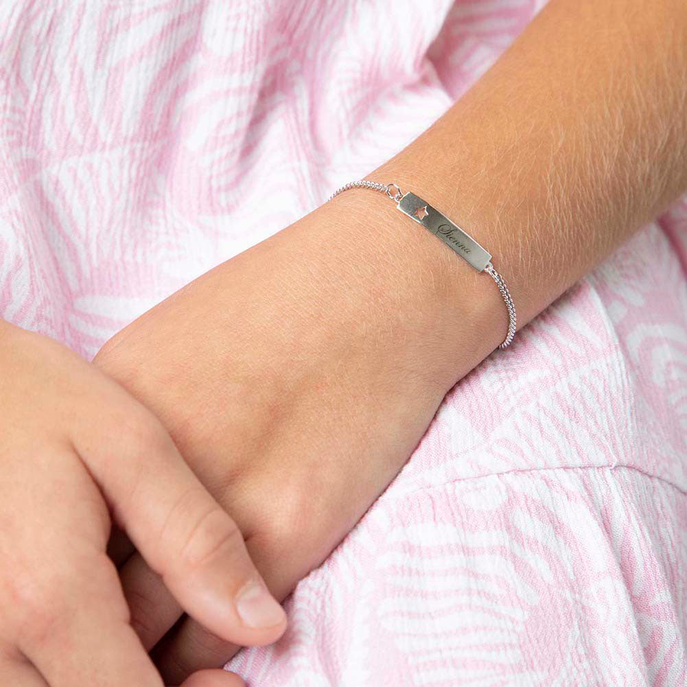 This Simple Trick for Putting On a Clasp Bracelet By Yourself Is Genius